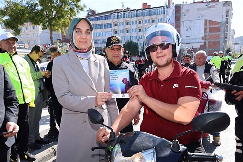 Vali Yiğitbaşı, “Hayatı Kafama Takıyorum” Uygulamasında Kask Konusunda Uyardı